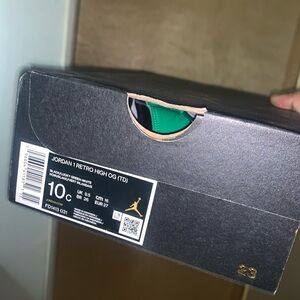 Nike Air Jordan 1 Retro High OG - Black and Green